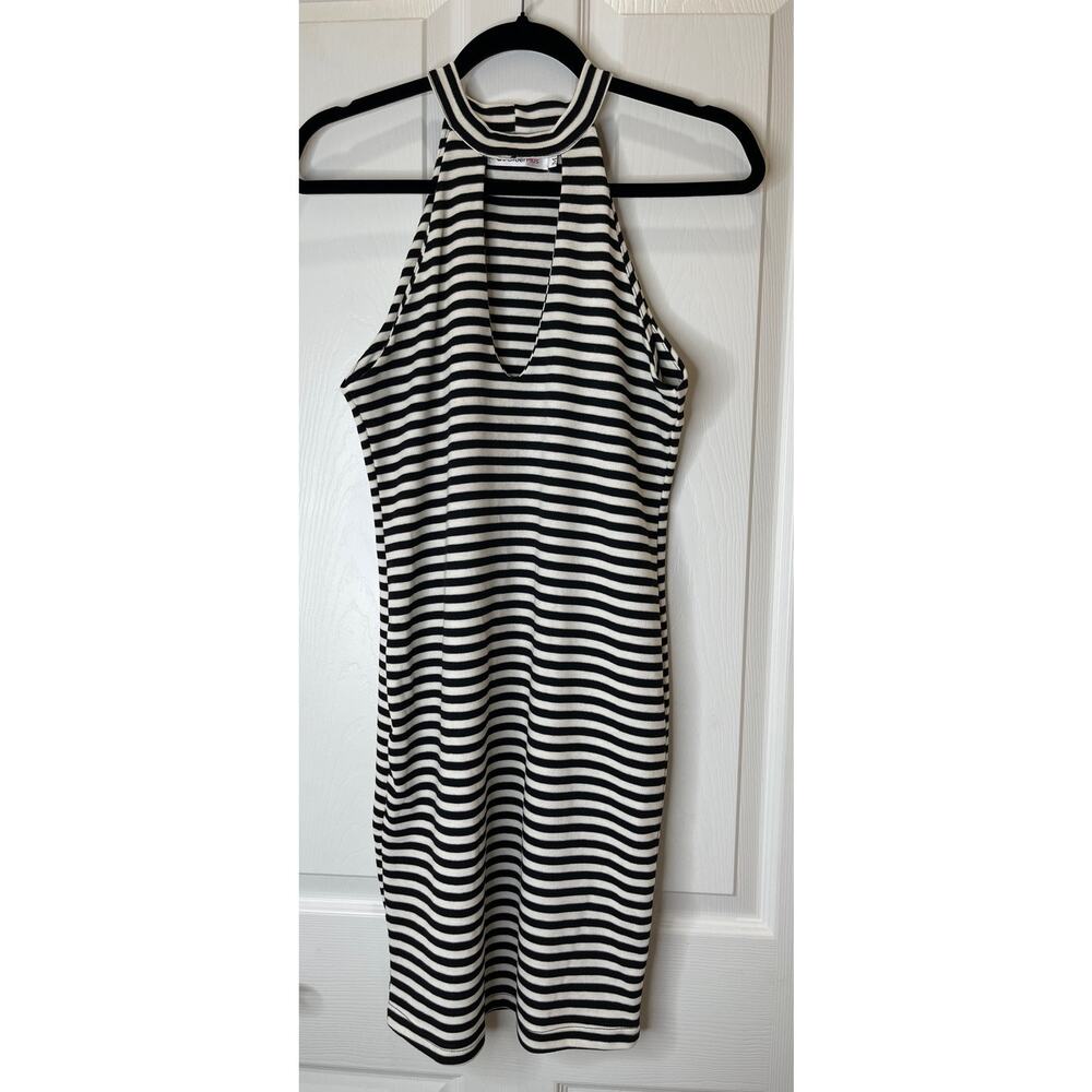 Order Plus Medium black white stripe midi dress sleeveless v-neck key hole front